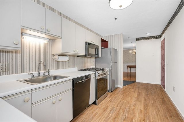 13 Dallas Dr 107, Dracut, MA 01826