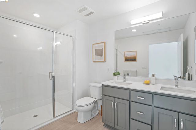 500 Somi CT 301, Hayward, CA 94544