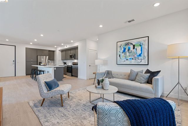 500 Somi CT 301, Hayward, CA 94544