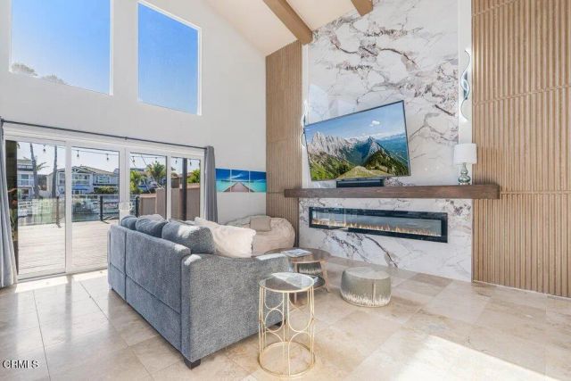 2431 Victoria Avenue, Oxnard, CA 93035
