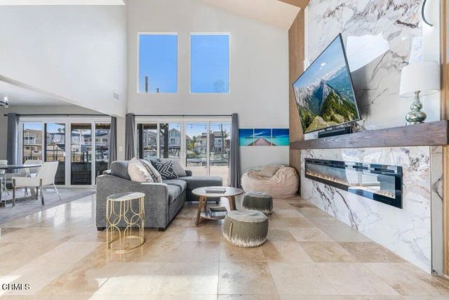 2431 Victoria Avenue, Oxnard, CA 93035