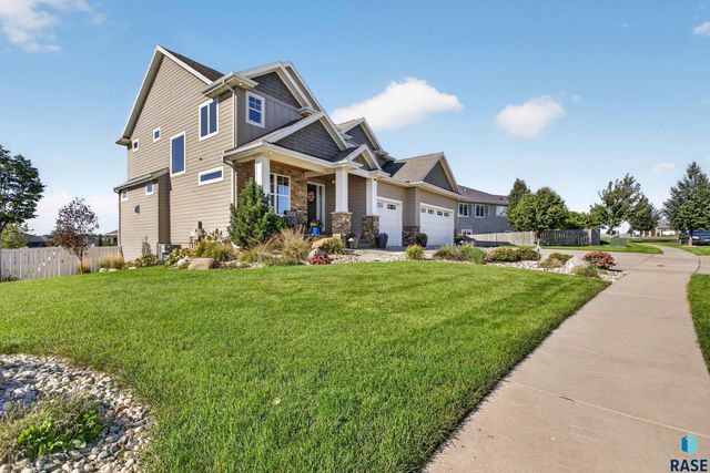 8324 E Water Wood St Street, Sioux Falls, SD 57110