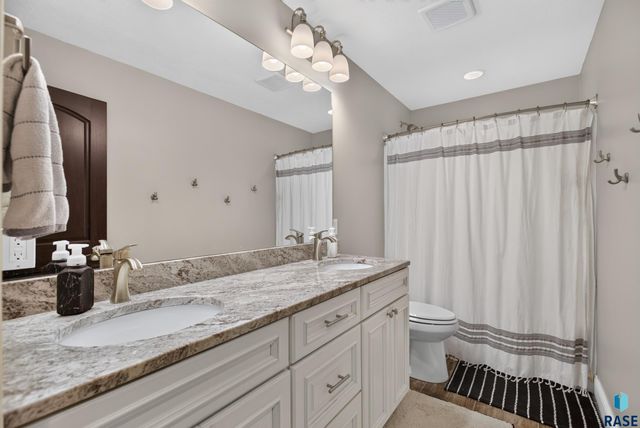 8324 E Water Wood St Street, Sioux Falls, SD 57110