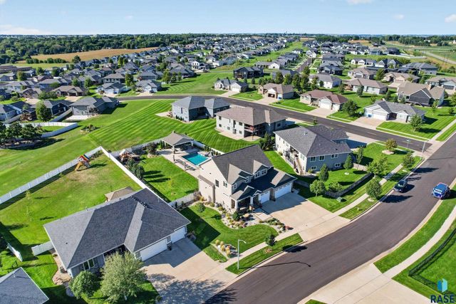 8324 E Water Wood St Street, Sioux Falls, SD 57110