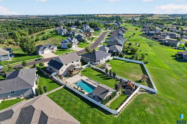 8324 E Water Wood St Street, Sioux Falls, SD 57110