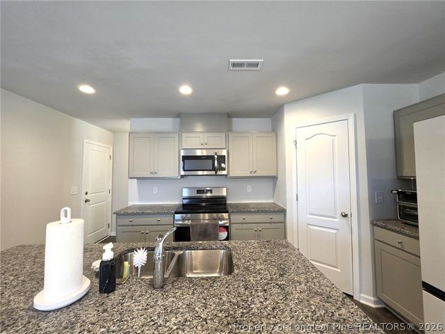 233 Chinook Lane, Raeford, NC 28376