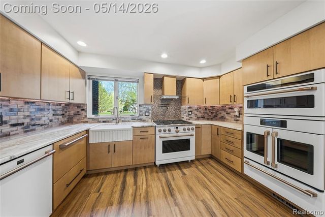 8727 Sarah Lane, Grosse Ile, MI 48138