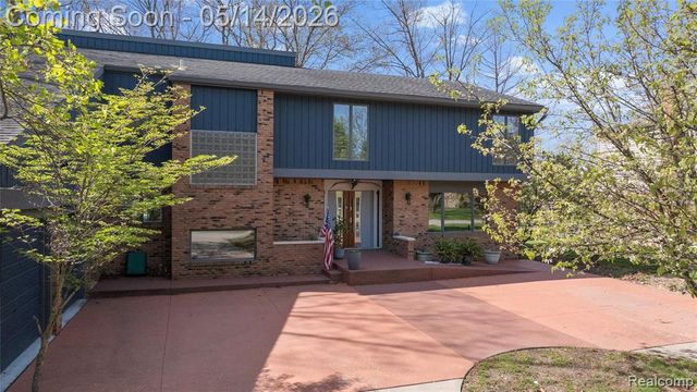 8727 Sarah Lane, Grosse Ile, MI 48138