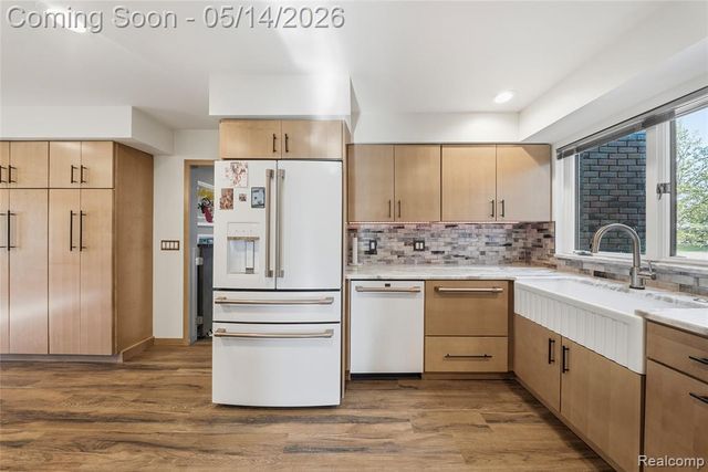 8727 Sarah Lane, Grosse Ile, MI 48138
