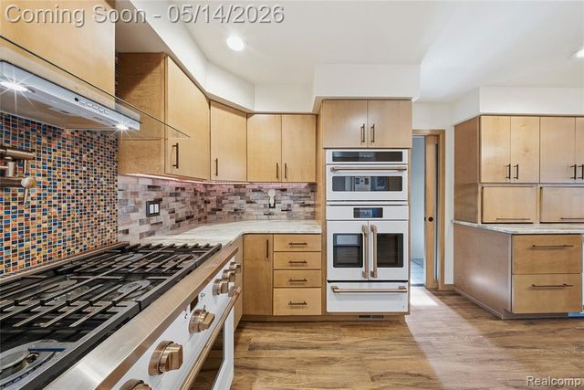 8727 Sarah Lane, Grosse Ile, MI 48138