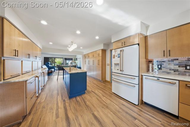 8727 Sarah Lane, Grosse Ile, MI 48138