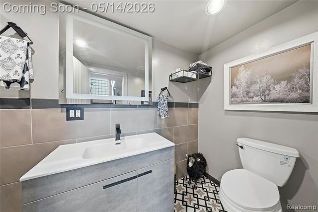 8727 Sarah Lane, Grosse Ile, MI 48138