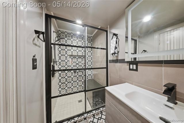 8727 Sarah Lane, Grosse Ile, MI 48138
