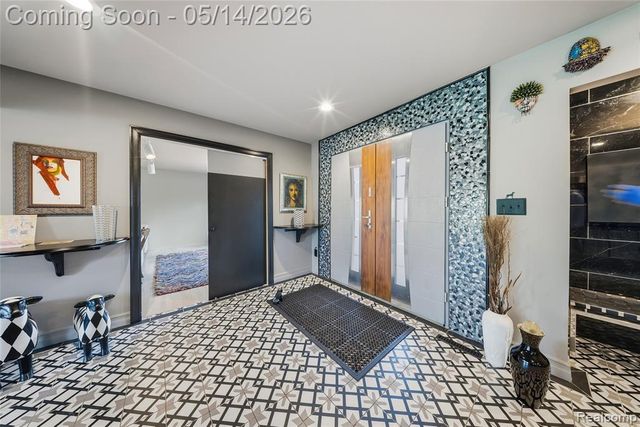 8727 Sarah Lane, Grosse Ile, MI 48138