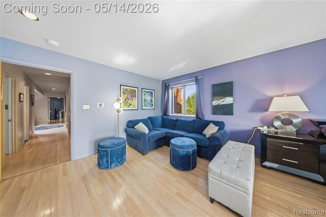 8727 Sarah Lane, Grosse Ile, MI 48138