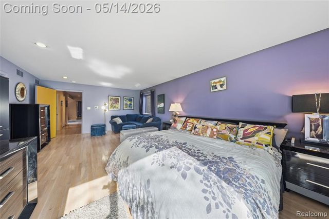 8727 Sarah Lane, Grosse Ile, MI 48138