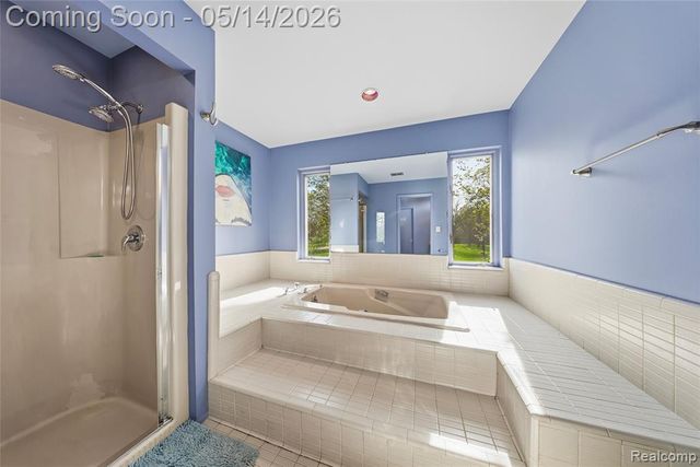 8727 Sarah Lane, Grosse Ile, MI 48138