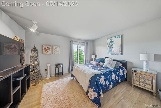 8727 Sarah Lane, Grosse Ile, MI 48138