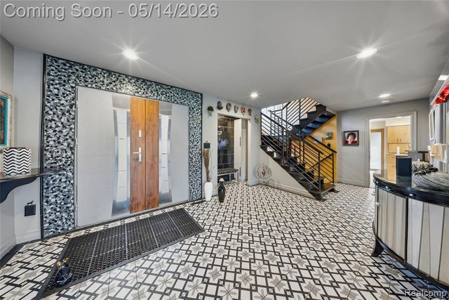 8727 Sarah Lane, Grosse Ile, MI 48138