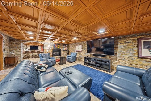 8727 Sarah Lane, Grosse Ile, MI 48138