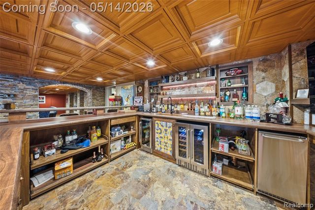 8727 Sarah Lane, Grosse Ile, MI 48138