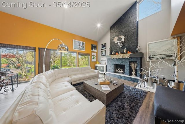 8727 Sarah Lane, Grosse Ile, MI 48138