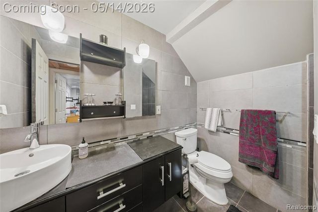 8727 Sarah Lane, Grosse Ile, MI 48138