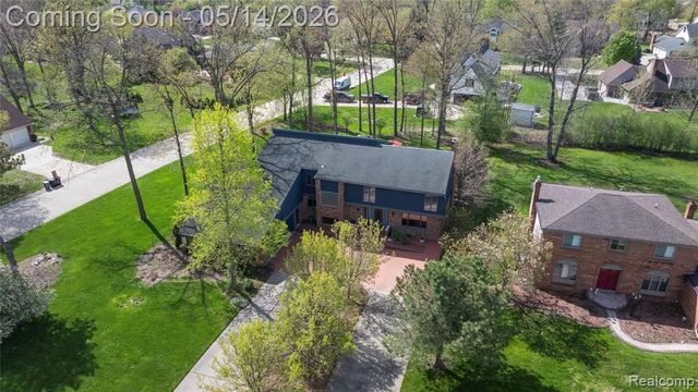 8727 Sarah Lane, Grosse Ile, MI 48138