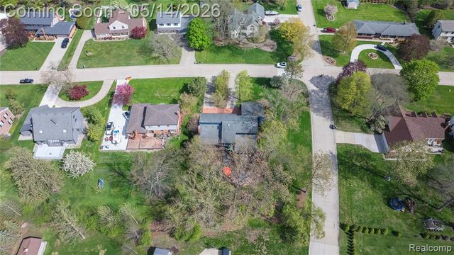 8727 Sarah Lane, Grosse Ile, MI 48138