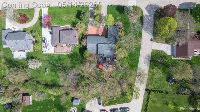 8727 Sarah Lane, Grosse Ile, MI 48138