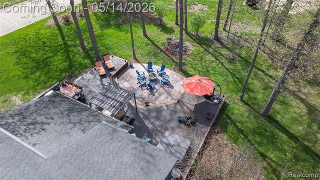 8727 Sarah Lane, Grosse Ile, MI 48138