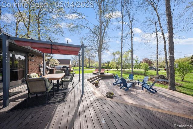 8727 Sarah Lane, Grosse Ile, MI 48138