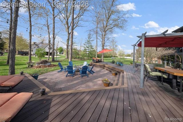 8727 Sarah Lane, Grosse Ile, MI 48138