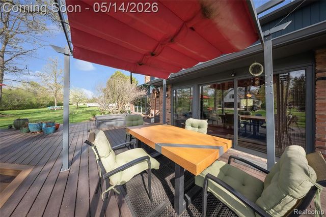 8727 Sarah Lane, Grosse Ile, MI 48138