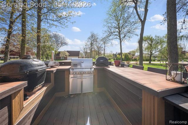 8727 Sarah Lane, Grosse Ile, MI 48138