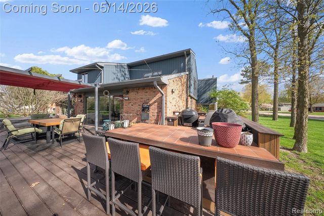 8727 Sarah Lane, Grosse Ile, MI 48138