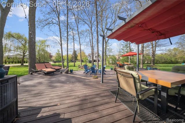 8727 Sarah Lane, Grosse Ile, MI 48138
