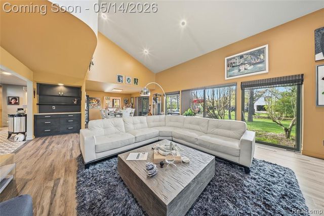 8727 Sarah Lane, Grosse Ile, MI 48138