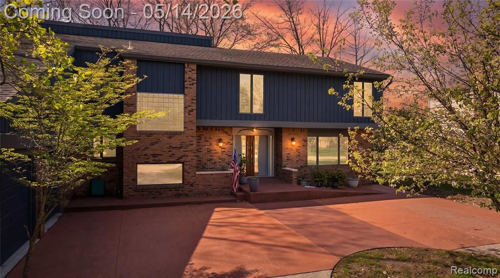 8727 Sarah Lane, Grosse Ile, MI 48138