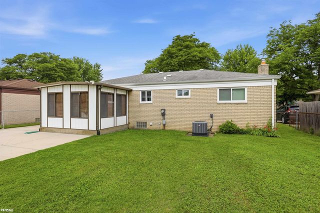 42654 Rutgers Drive, Sterling Heights, MI 48313