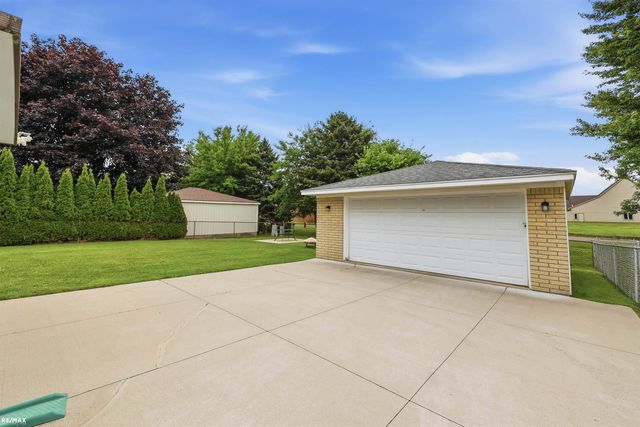 42654 Rutgers Drive, Sterling Heights, MI 48313