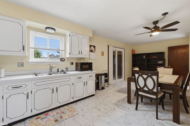 42654 Rutgers Drive, Sterling Heights, MI 48313