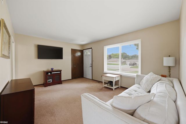 42654 Rutgers Drive, Sterling Heights, MI 48313