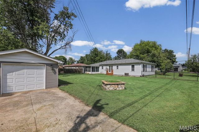 11 Oak Drive, Caseyville, IL 62232