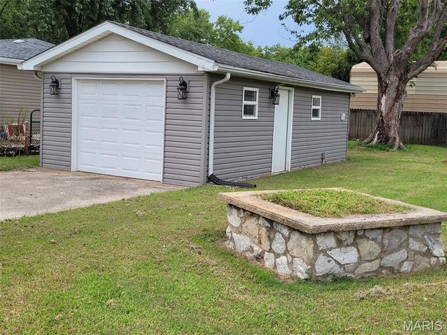 11 Oak Drive, Caseyville, IL 62232