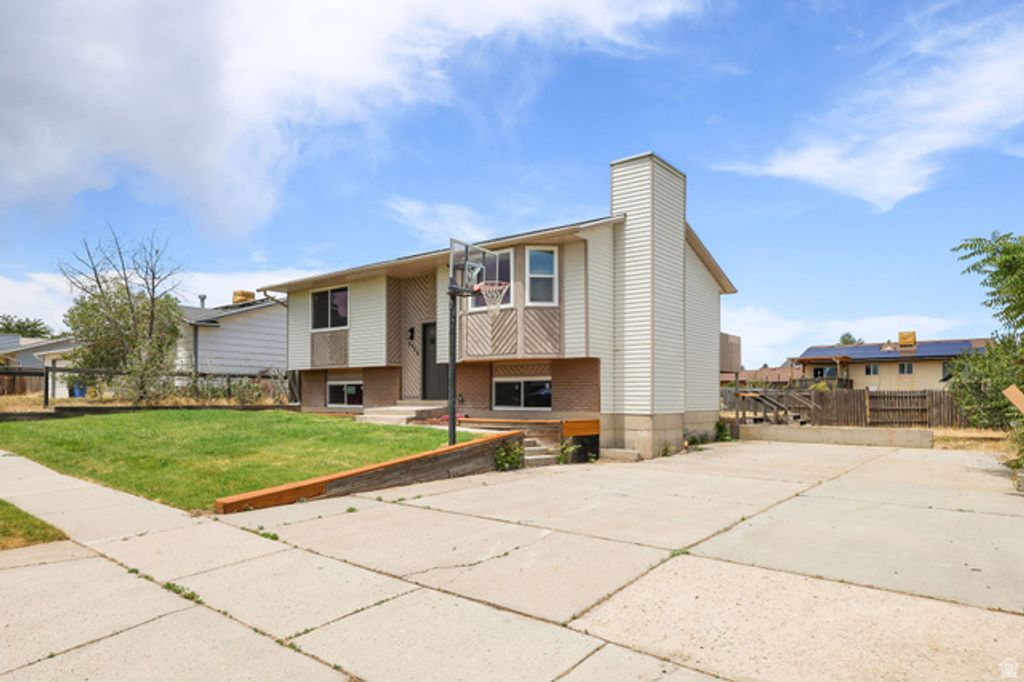 5906 W PLUMBAGO AVE, Kearns, UT 84118 — exterior