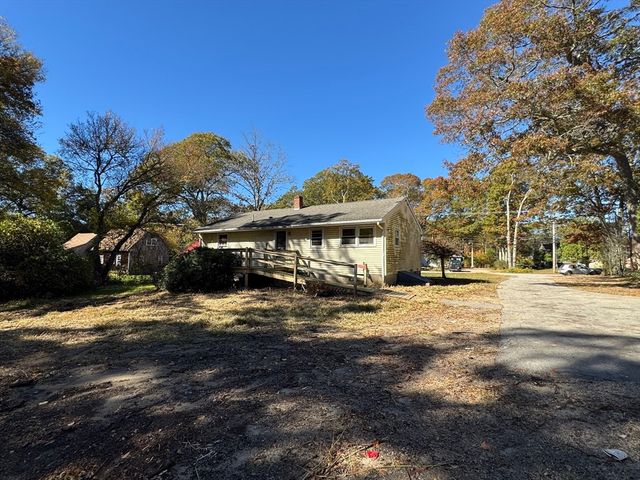 126 Alton Bradford Rd, Hopkinton, RI 02808