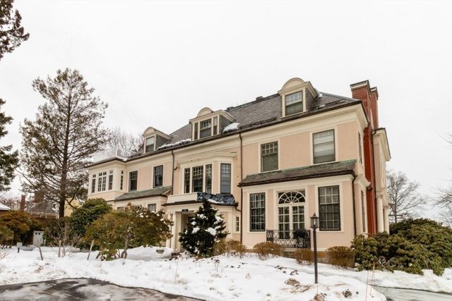 100 Pond St 9, Boston, MA 02130