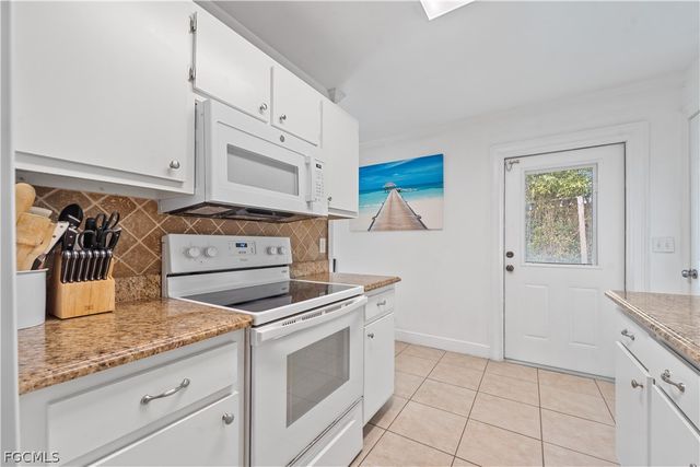 939 Bluebird ST, Naples, FL 34104