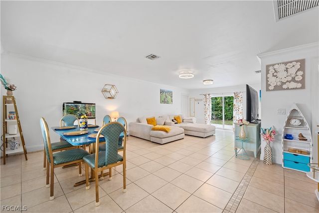 939 Bluebird ST, Naples, FL 34104